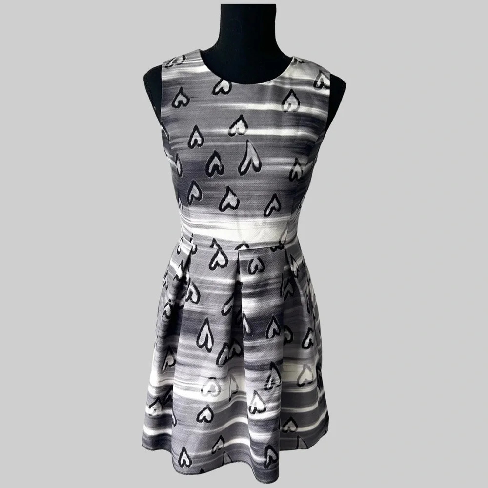 Refill Heart Shape Ombre Pattern Fit and Flare Sleeveless Dress Made in Korea